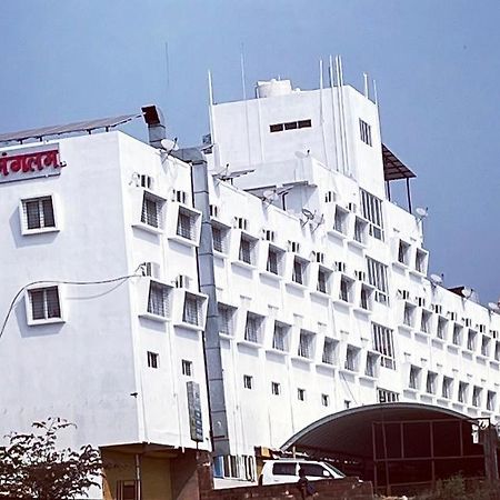 Hotel Mangalam Kurandvad Екстер'єр фото