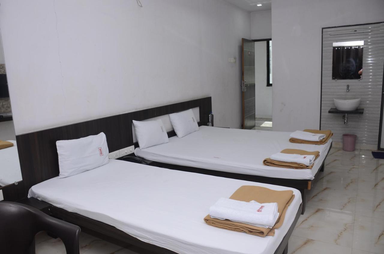 Hotel Mangalam Kurandvad Екстер'єр фото