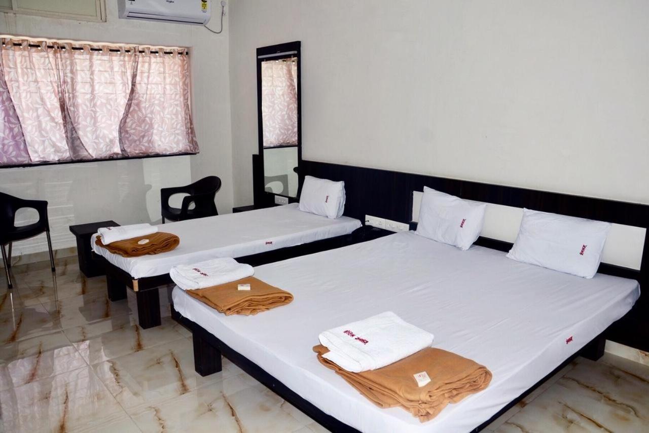 Hotel Mangalam Kurandvad Екстер'єр фото
