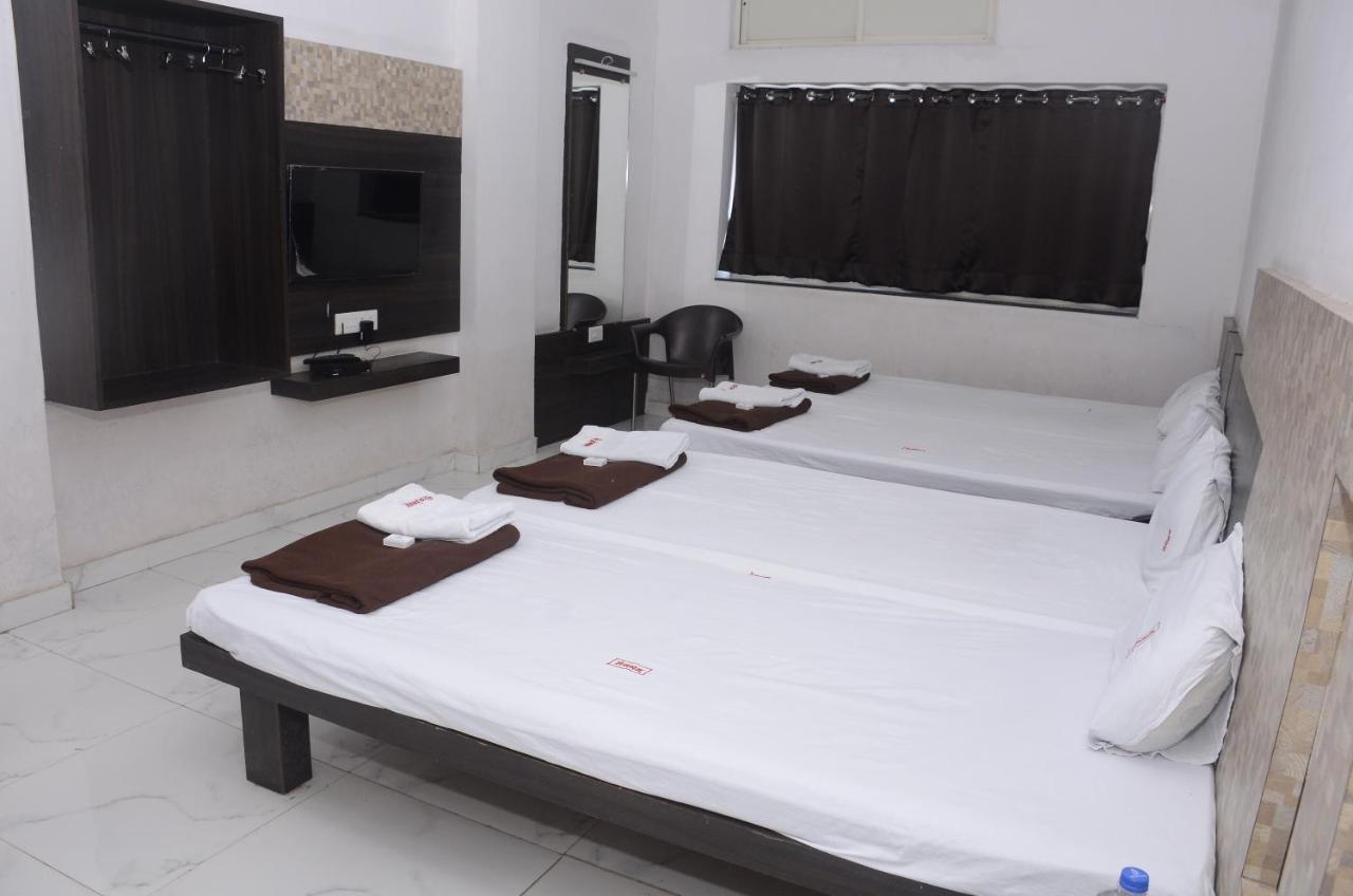 Hotel Mangalam Kurandvad Екстер'єр фото