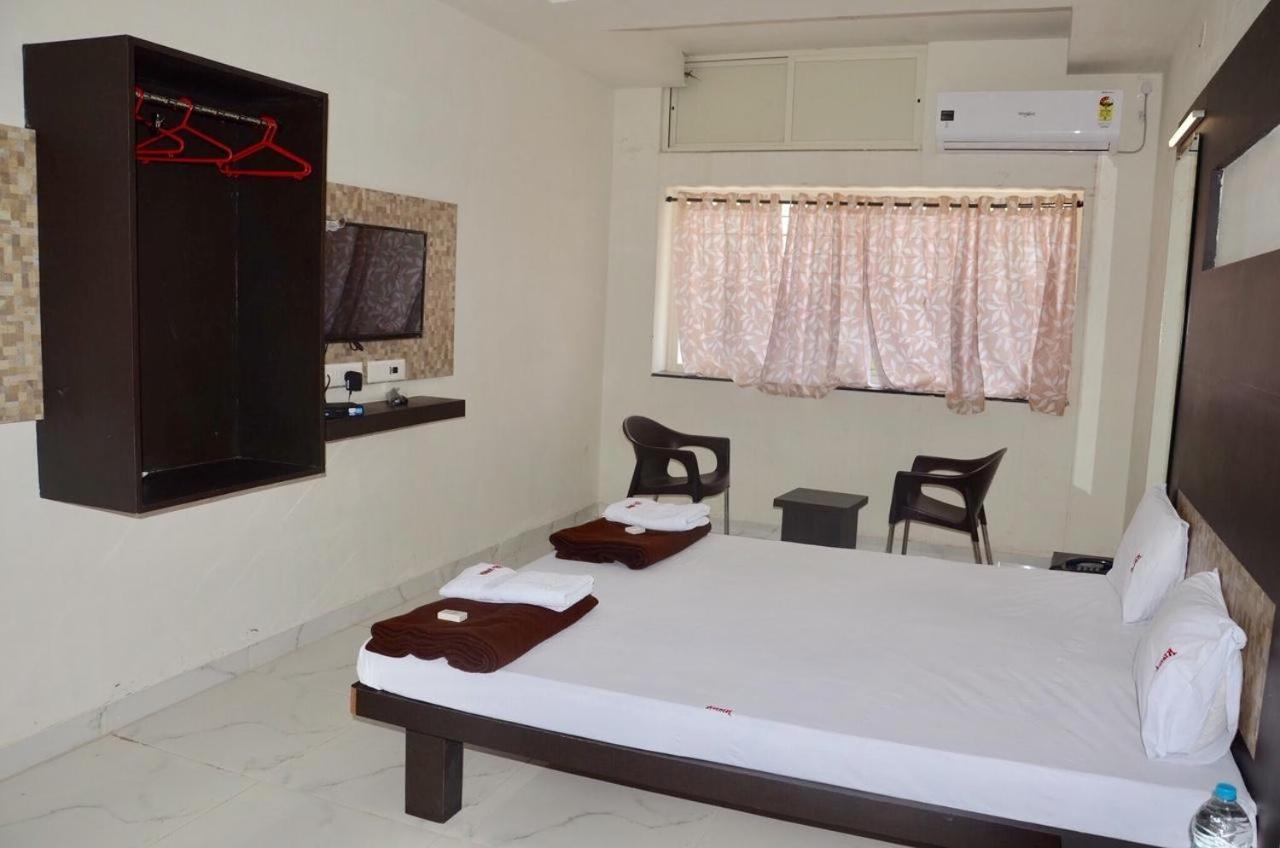 Hotel Mangalam Kurandvad Екстер'єр фото