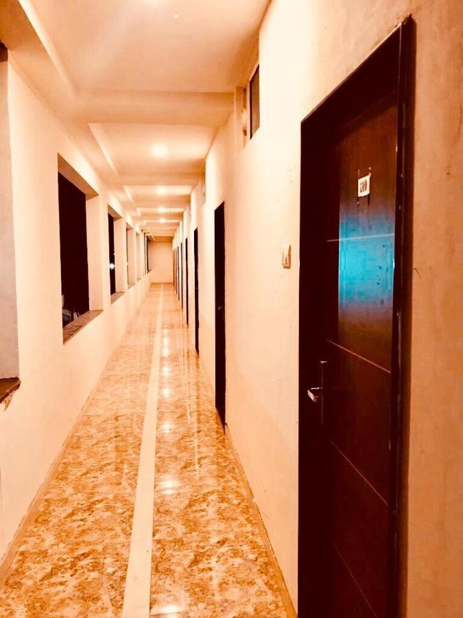 Hotel Mangalam Kurandvad Екстер'єр фото